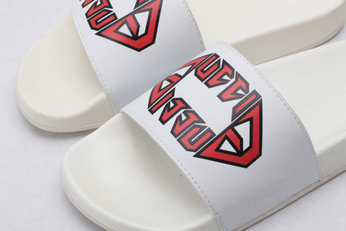 G*cci Sandals