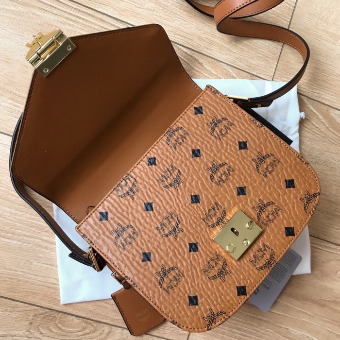 M*CM Top Bag 19*21*8.5cm