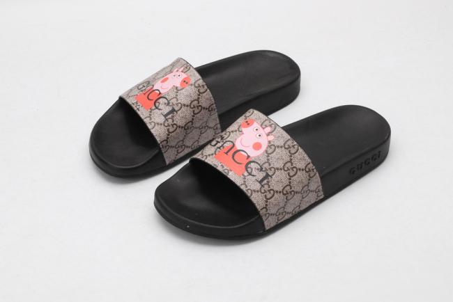 G*cci Sandals