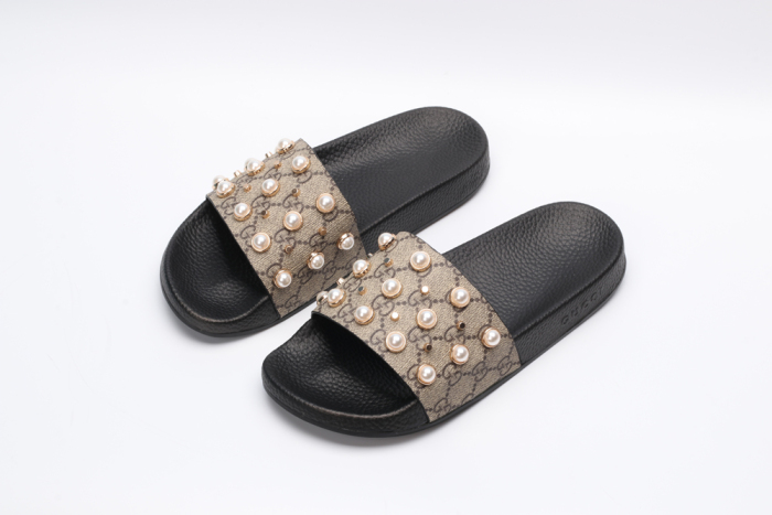 G*cci Sandals