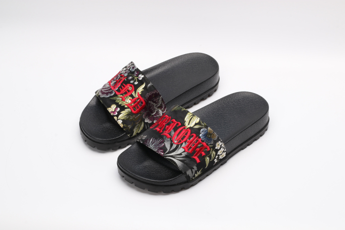 G*cci Sandals