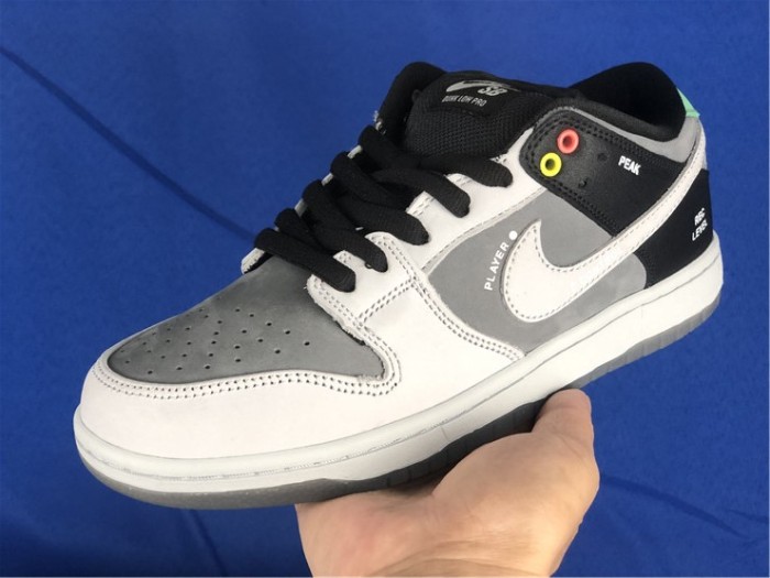Nike SB Dunk Low “VX1000 Camcorder” CV1659-001