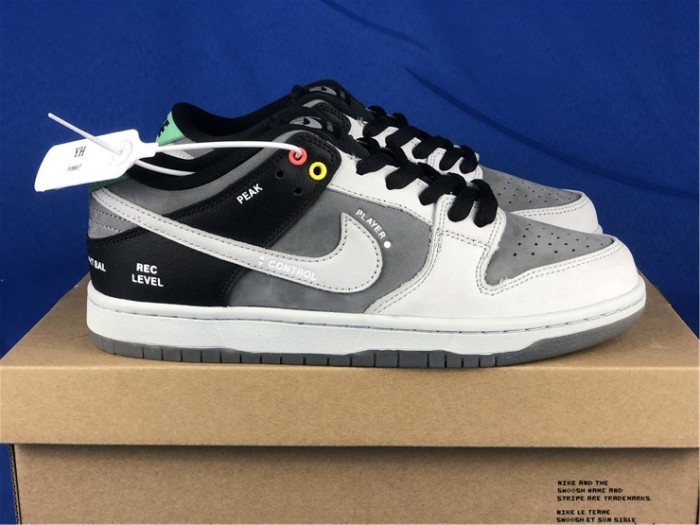 Nike SB Dunk Low “VX1000 Camcorder” CV1659-001