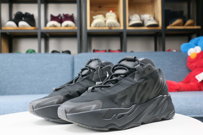 Yeezy Boost 700 MNVN