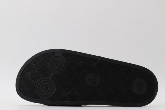 G*cci Sandals