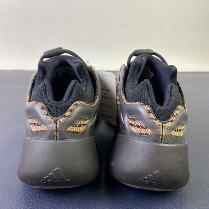 Yeezy Boost 700 V3 Clay Brown GY0189