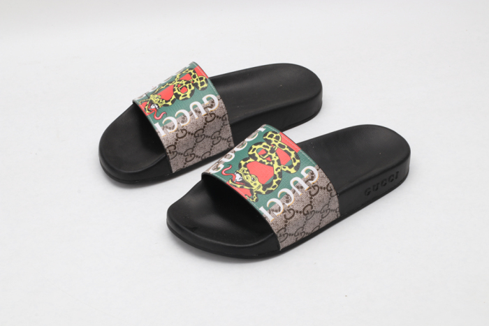 G*cci Sandals