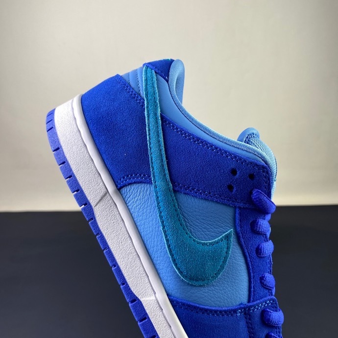 NIKE DUNK LOW