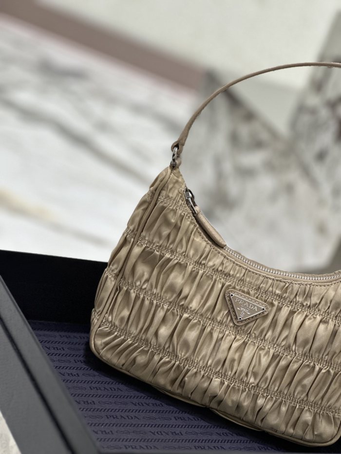 P*rada Top Bag 22*18*6CM