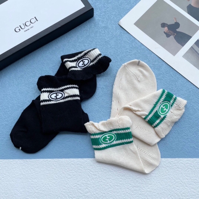 Socks 2 pairs
