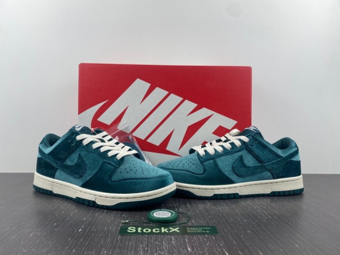 Nike SB Dunk Low Green Velvet DZ5224-300