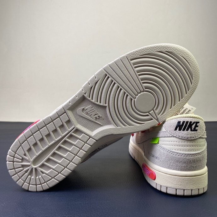 O*ff-W*hite x Nike Dunk Low