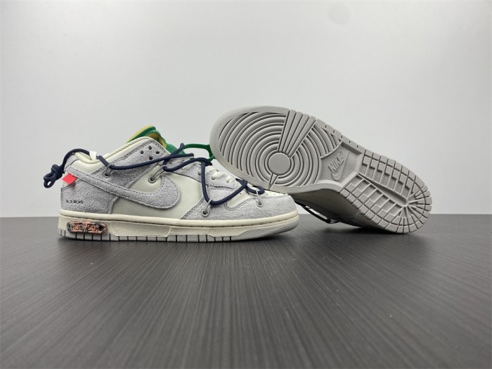 O*ff-W*hite x Nike Dunk Low