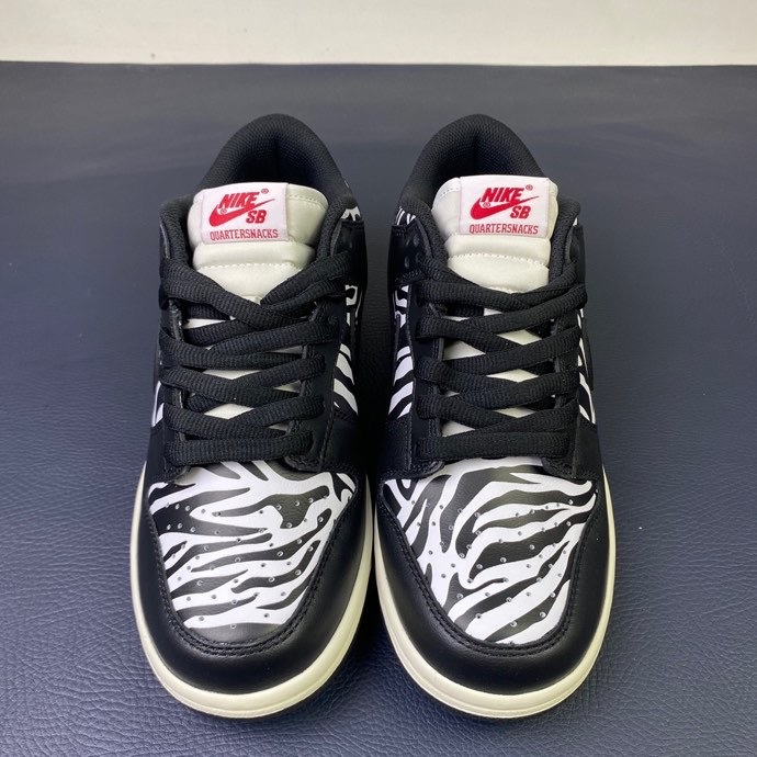 Nike Dunk SB Low Zebra DM3510-001