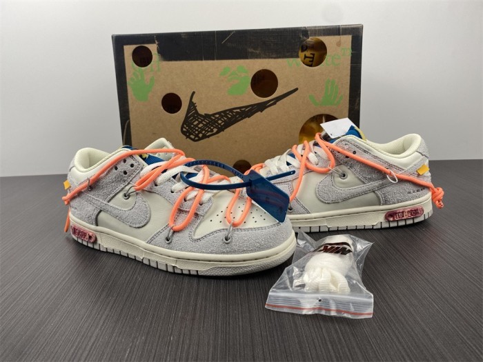 O*ff-W*hite x Nike Dunk Low