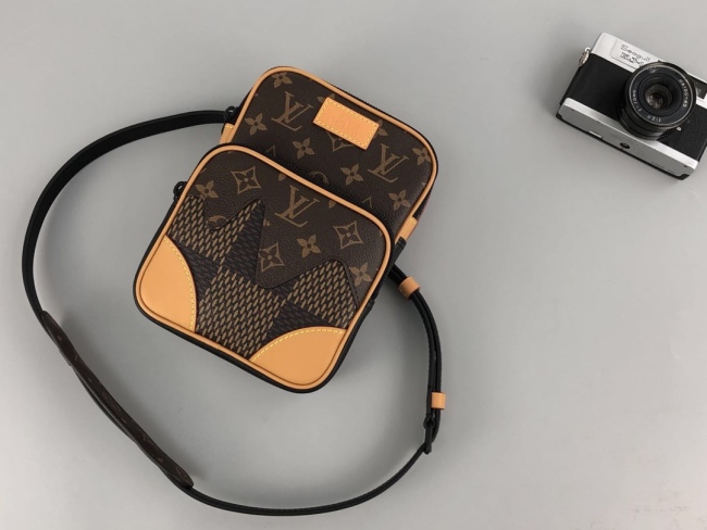 L*ouis V*uitton Top Bag 10*21*5CM