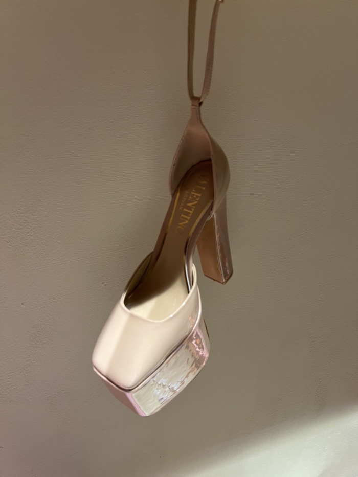 Women 𝑉*𝐴𝐿𝐸𝑁𝑇𝐼𝑁𝑂 Top Sneakers