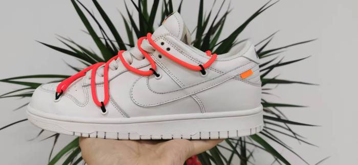 O*ff-W*hite x Nike Dunk Low
