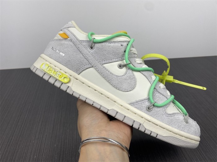 O*ff-W*hite x Nike Dunk Low