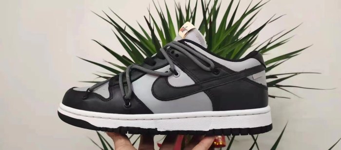 O*ff-W*hite x Nike Dunk Low