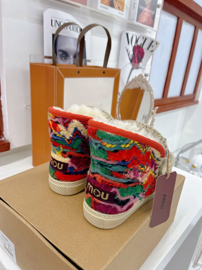 Women U*GG Top Sneaker