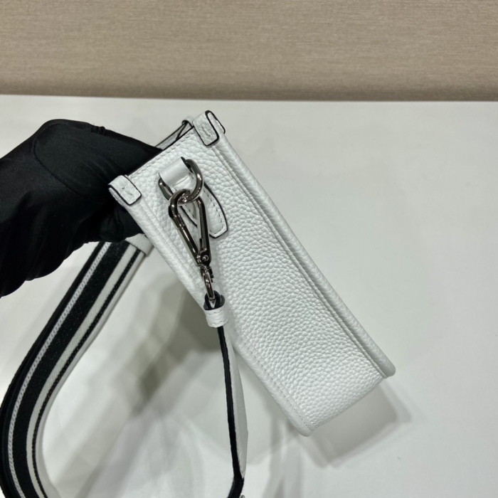 P*rada Bag Top Quality 19*20*6CM