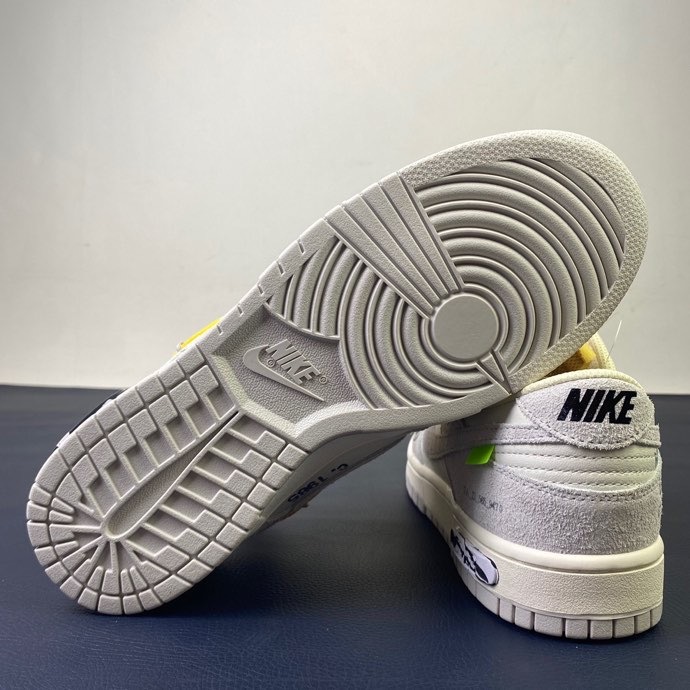 O*ff-W*hite x Nike Dunk Low