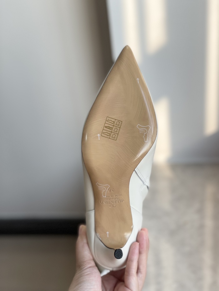 Women 𝑉*𝐴𝐿𝐸𝑁𝑇𝐼𝑁𝑂 Top Sneakers