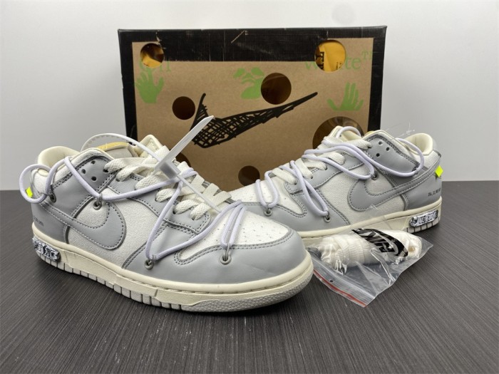 O*ff-W*hite x Nike Dunk Low