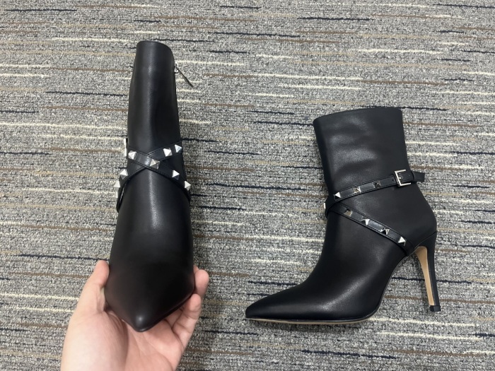 Women 𝑉*𝐴𝐿𝐸𝑁𝑇𝐼𝑁𝑂 Top Sneakers