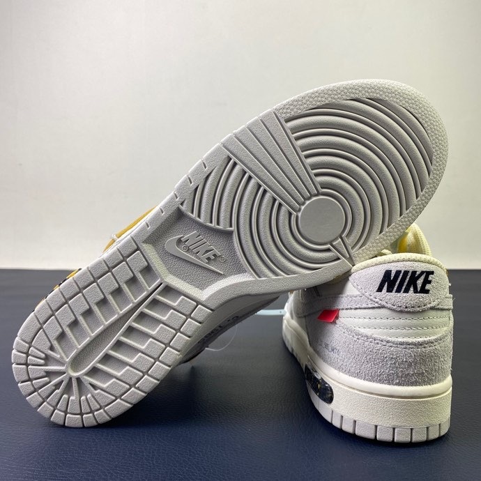 O*ff-W*hite x Nike Dunk Low