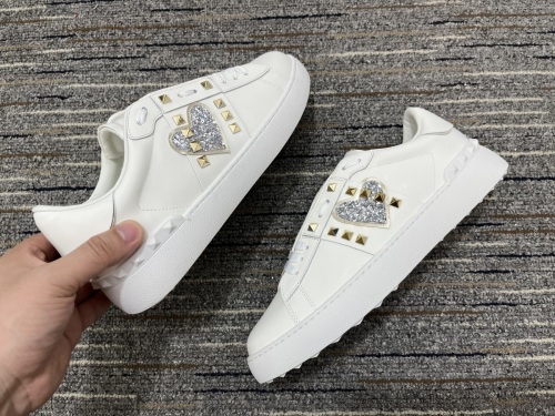 Men Women 𝑉*𝐴𝐿𝐸𝑁𝑇𝐼𝑁𝑂 Top Sneakers