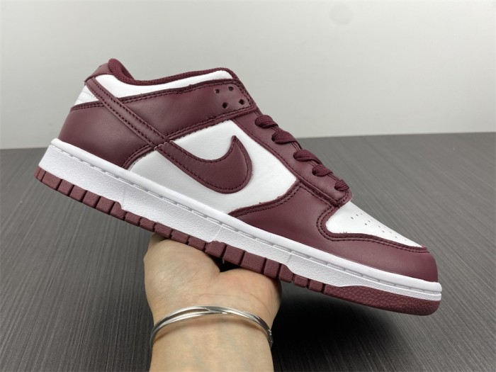 Nike SB Dunk Low Bordeaux DD1503-108