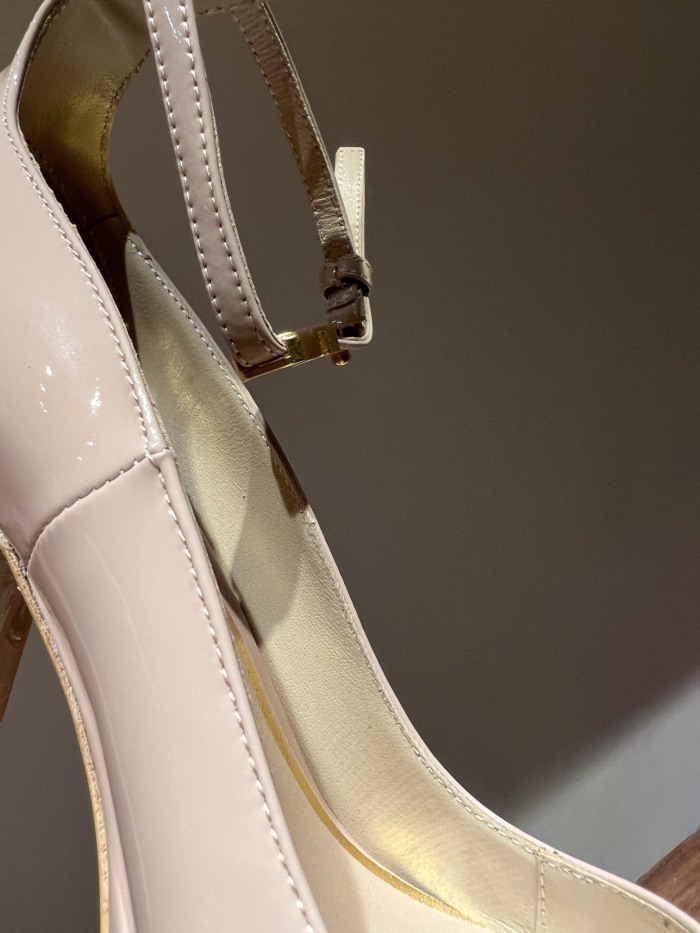 Women 𝑉*𝐴𝐿𝐸𝑁𝑇𝐼𝑁𝑂 Top Sneakers