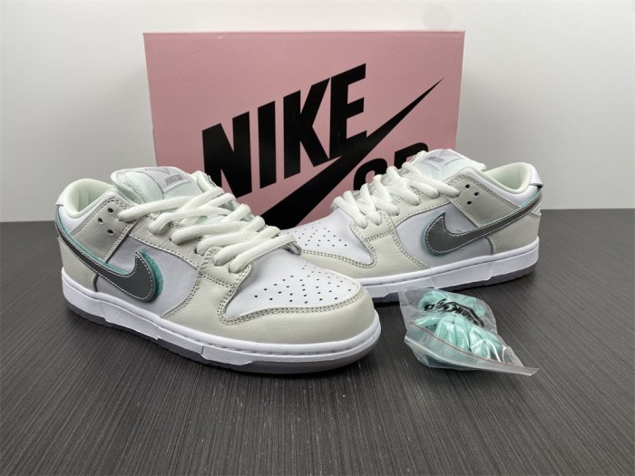 Dunk Low PRO OG SB BV1310-100