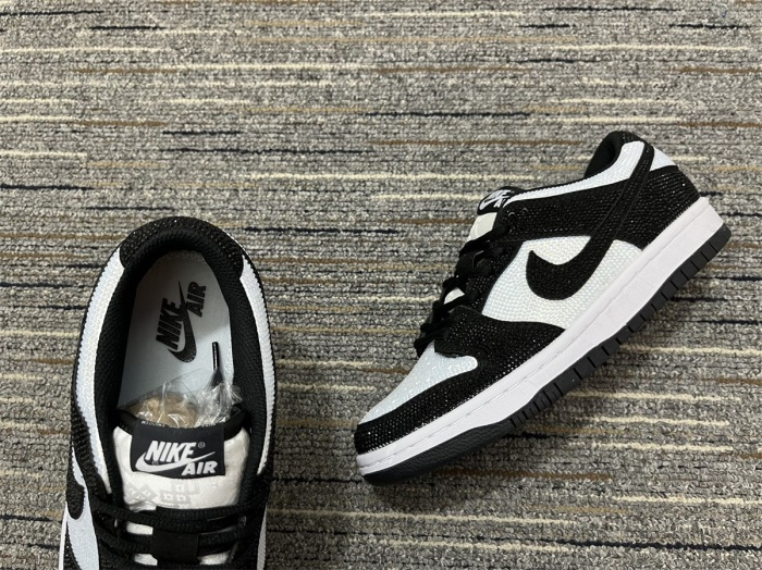 NIKE DUNK LOW