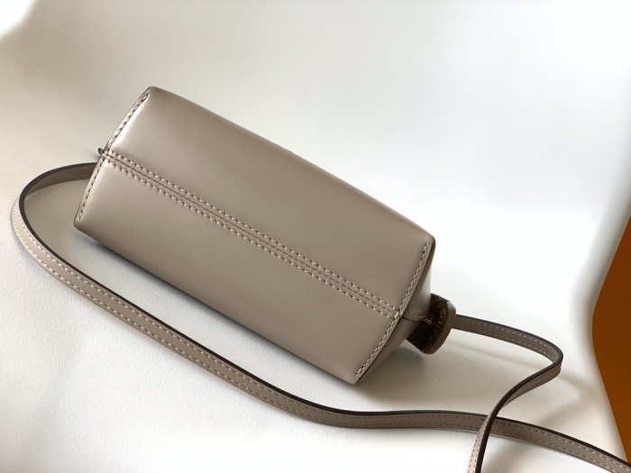 F*endi Bag Top Quality 17*18*8CM