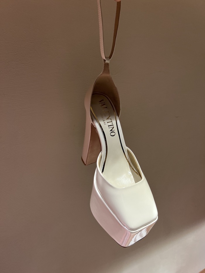 Women 𝑉*𝐴𝐿𝐸𝑁𝑇𝐼𝑁𝑂 Top Sneakers