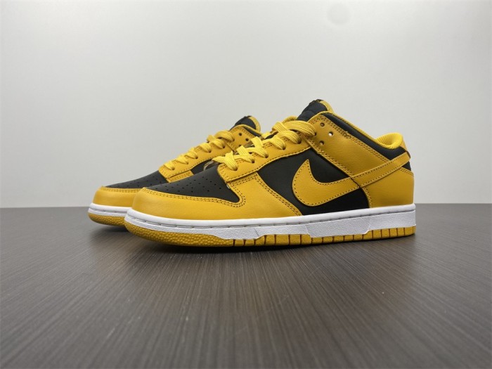 Nike Dunk Low Takes on a Familiar “Goldenrod”