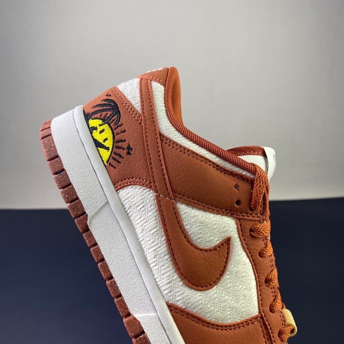 Nike SB Dunk Low DR5475-100