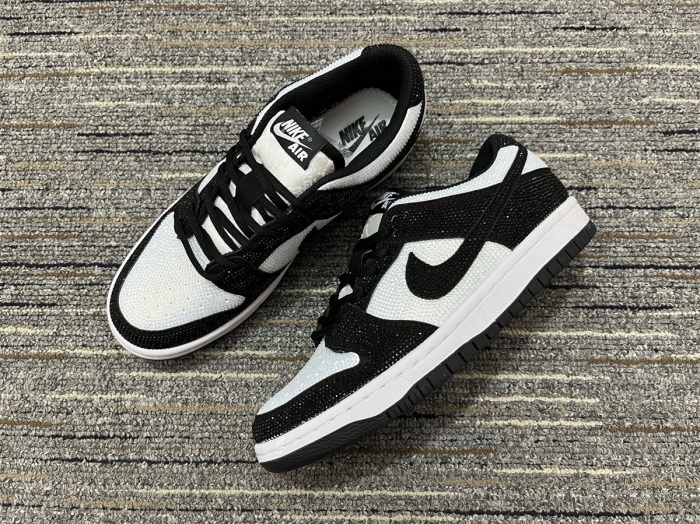 NIKE DUNK LOW