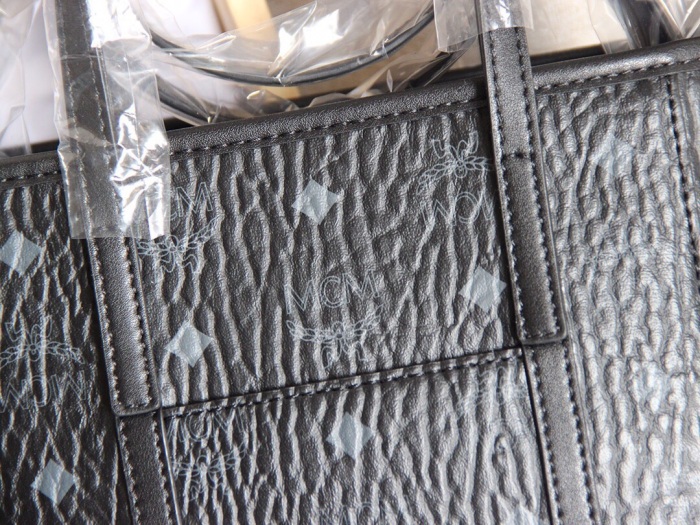 M*CM Bag Top Quality 18.5*19*9.5cm