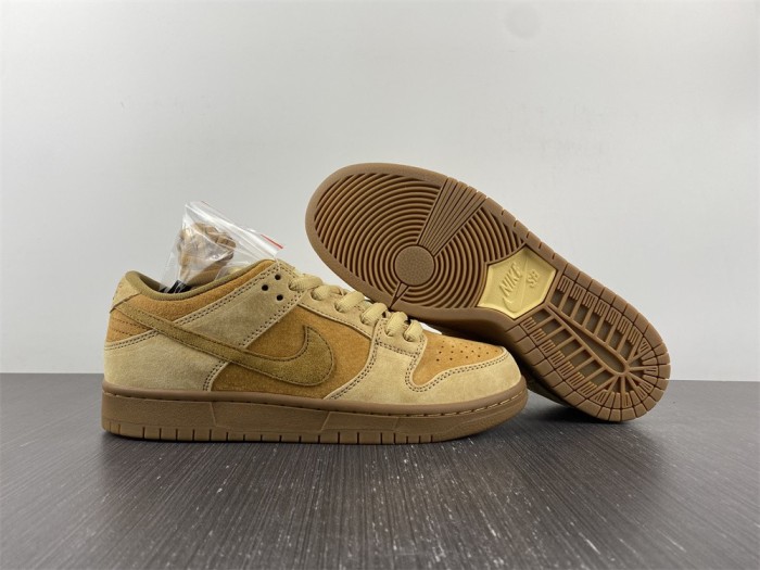 SB Dunk Low 883232-700