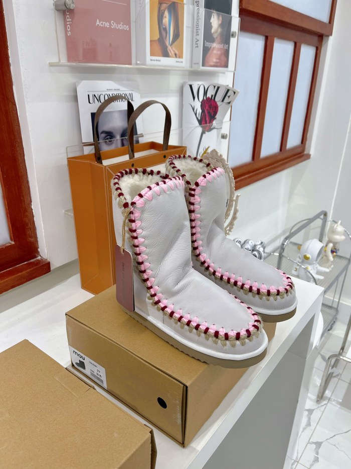 Women U*GG Top Sneaker
