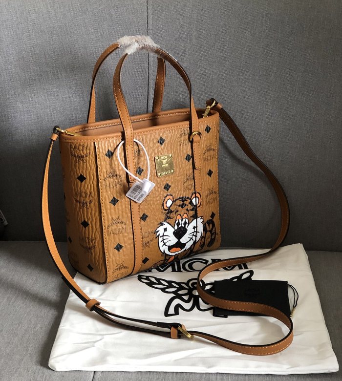 M*CM Bag Top Quality 18.5*19*9.5CM
