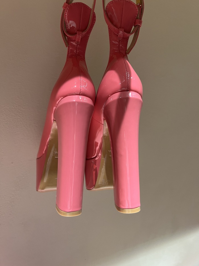 Women 𝑉*𝐴𝐿𝐸𝑁𝑇𝐼𝑁𝑂 Top Sneakers