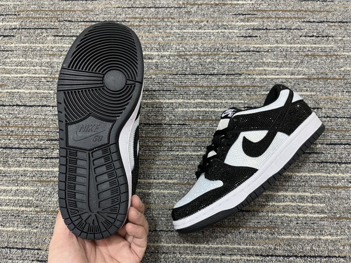 NIKE DUNK LOW
