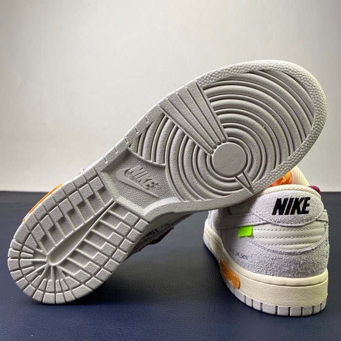 O*ff-W*hite x Nike Dunk Low