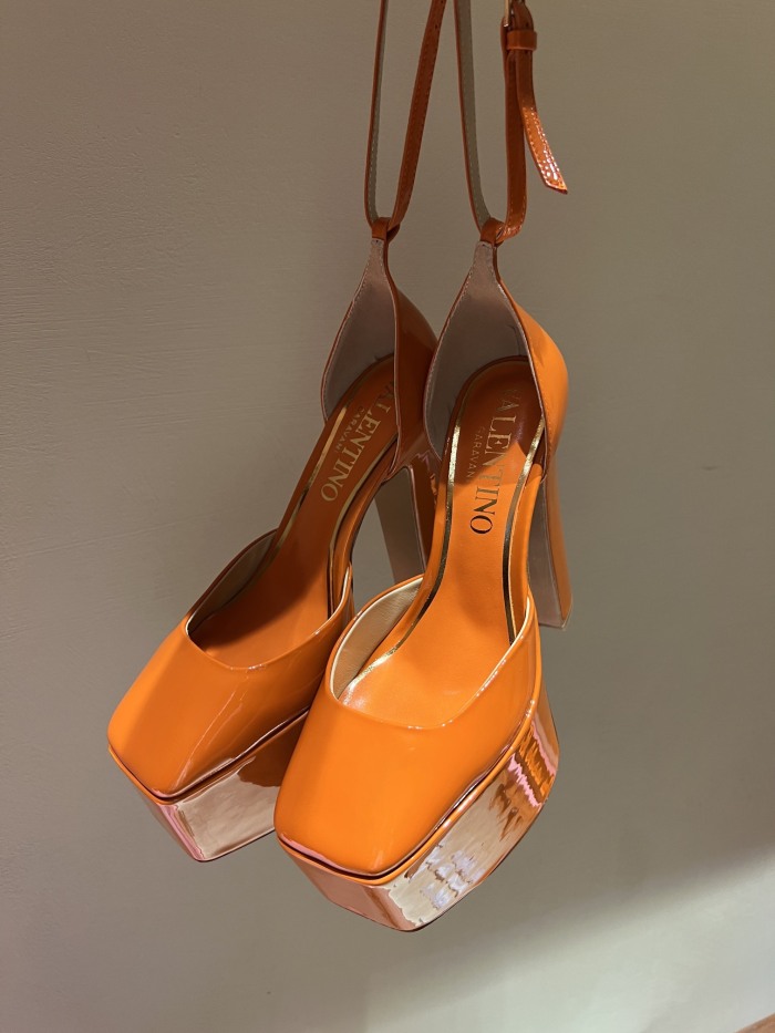 Women 𝑉*𝐴𝐿𝐸𝑁𝑇𝐼𝑁𝑂 Top Sneakers