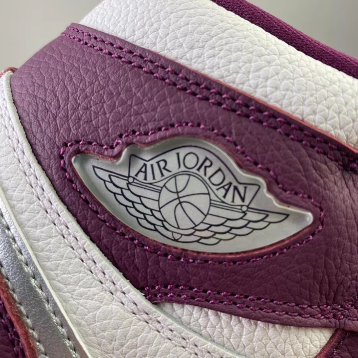 Air Jordan 1 High OG“ Bordeaux” 555088-611